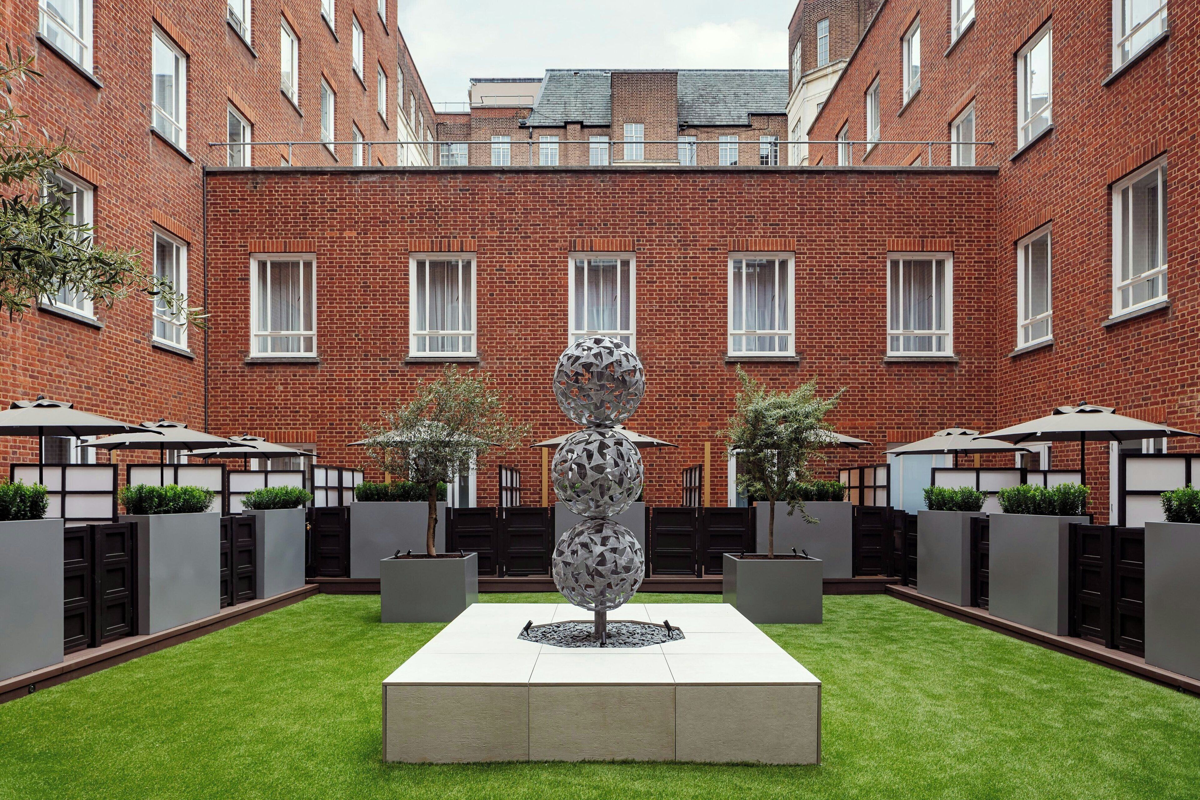 junior suite, 1 king bed, balcony | 1 bedroom, hypo-allergenic bedding, down duvets, minibar