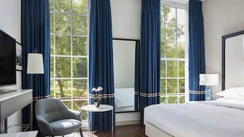 Superior Room, 1 King Bed, Non Smoking | 1 bedroom, hypo-allergenic bedding, down duvets, minibar