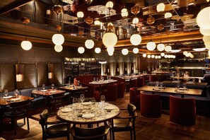 2 restaurants, breakfast, lunch, dinner served; American cuisine