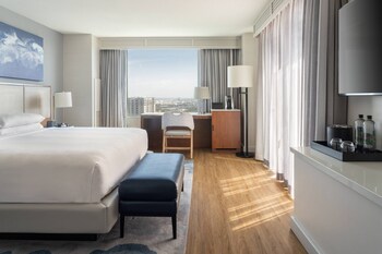Premium bedding, in-room safe, desk, blackout drapes at Tampa Marriott Water Street