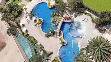 Outdoor pool, pool umbrellas, sun loungers