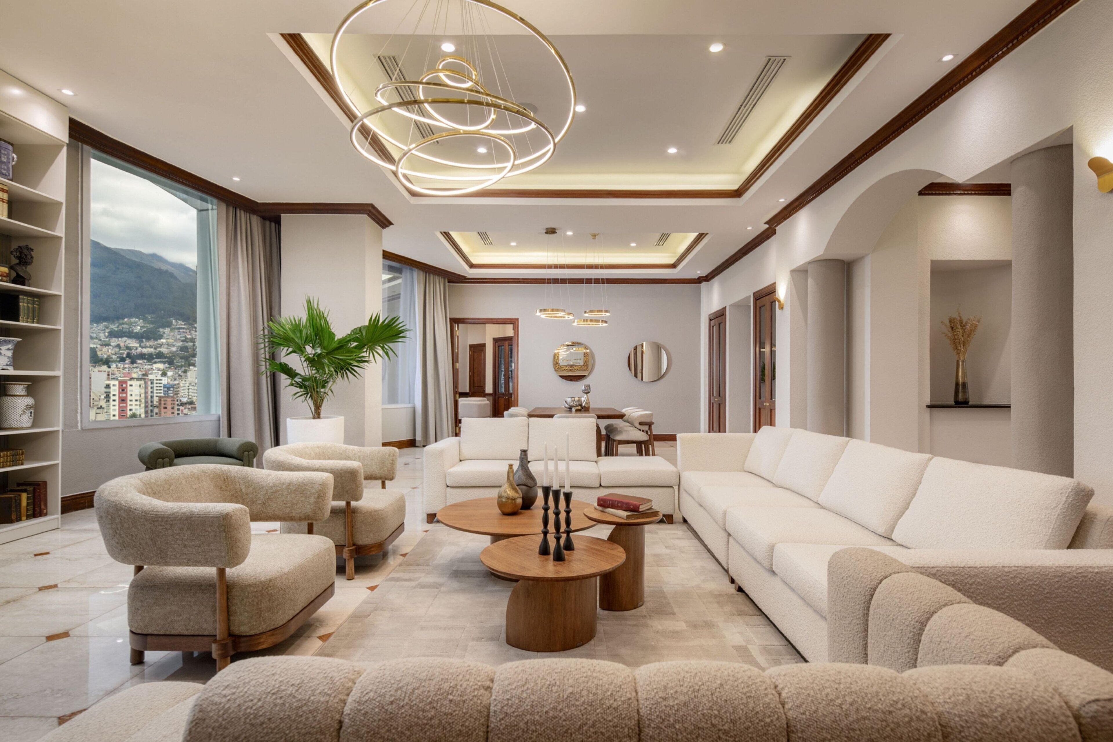 Bộ đồ giường cao cấp, chăn bông, minibar, két bảo mật tại phòng 