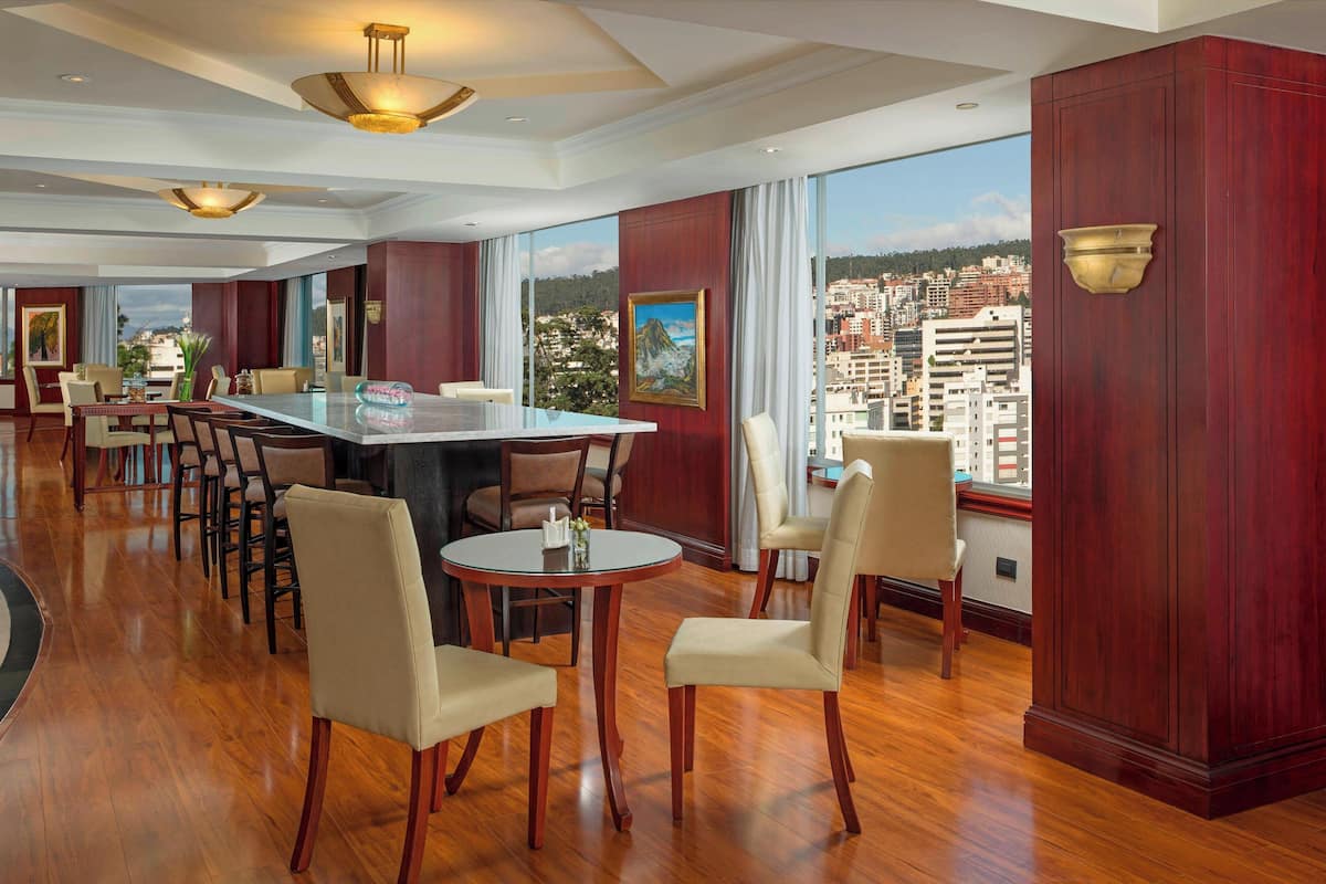 Lobby lounge