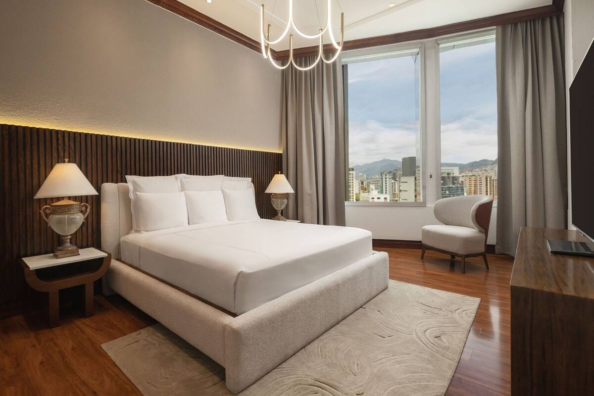 premium bedding, down duvets, minibar, in-room safe