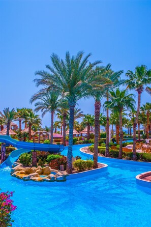 3 outdoor pools, pool umbrellas, sun loungers - Pickalbatros Golf Beach Resort - All Inclusive (Sharm El Sheikh)