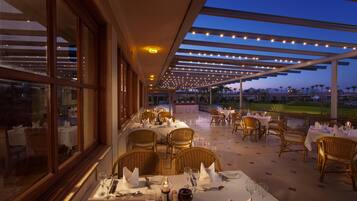 8 Restaurants, Frühstück, Mittagessen, Abendessen, Gegrilltes