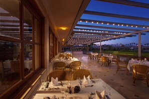 8 restaurants servant le petit déjeuner, spécialités Cuisine au barbecue