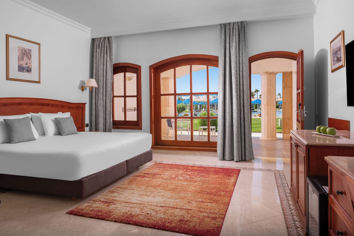 Executive Room | Egyptian cotton sheets, premium bedding, down comforters