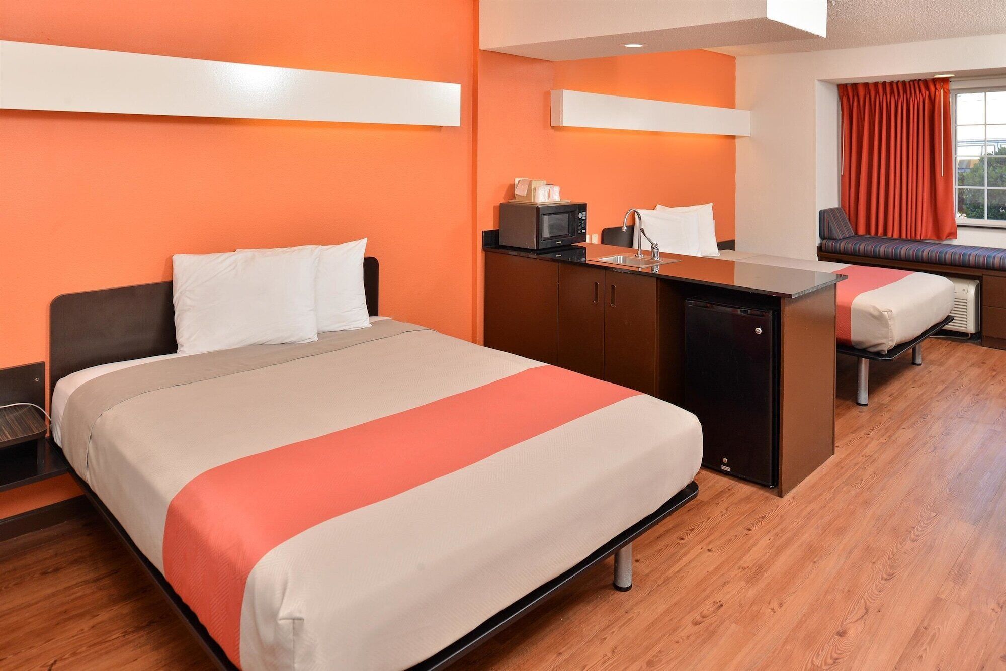 Free WiFi, bed sheets