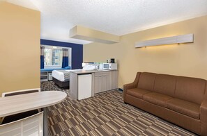 Studio Suite, 1 Queen Bed with Sofa bed, Non Smoking, Kitchen