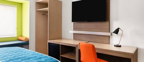 Standard Room, 1 King Bed, Non Smoking, Refrigerator | Premium bedding, pillowtop beds, in-room safe, desk