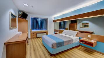 Skrivebord, gratis Wi-Fi, sengetøj