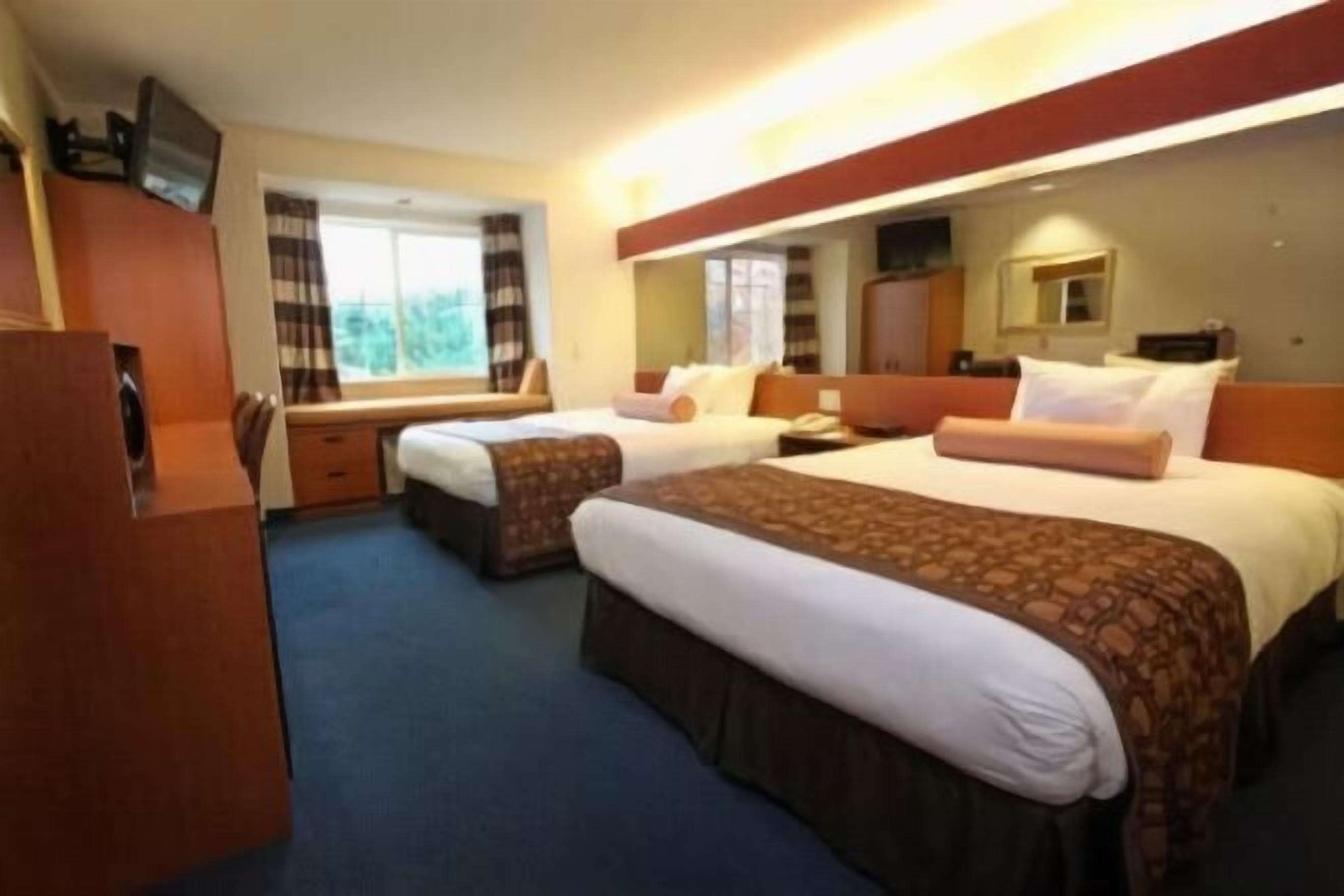 Escriptori, wifi gratuïta i roba de llit 