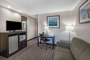 Deluxe Studio Suite, 1 King Bed, Non Smoking | Desk, laptop workspace, iron/ironing board, free cribs/infant beds