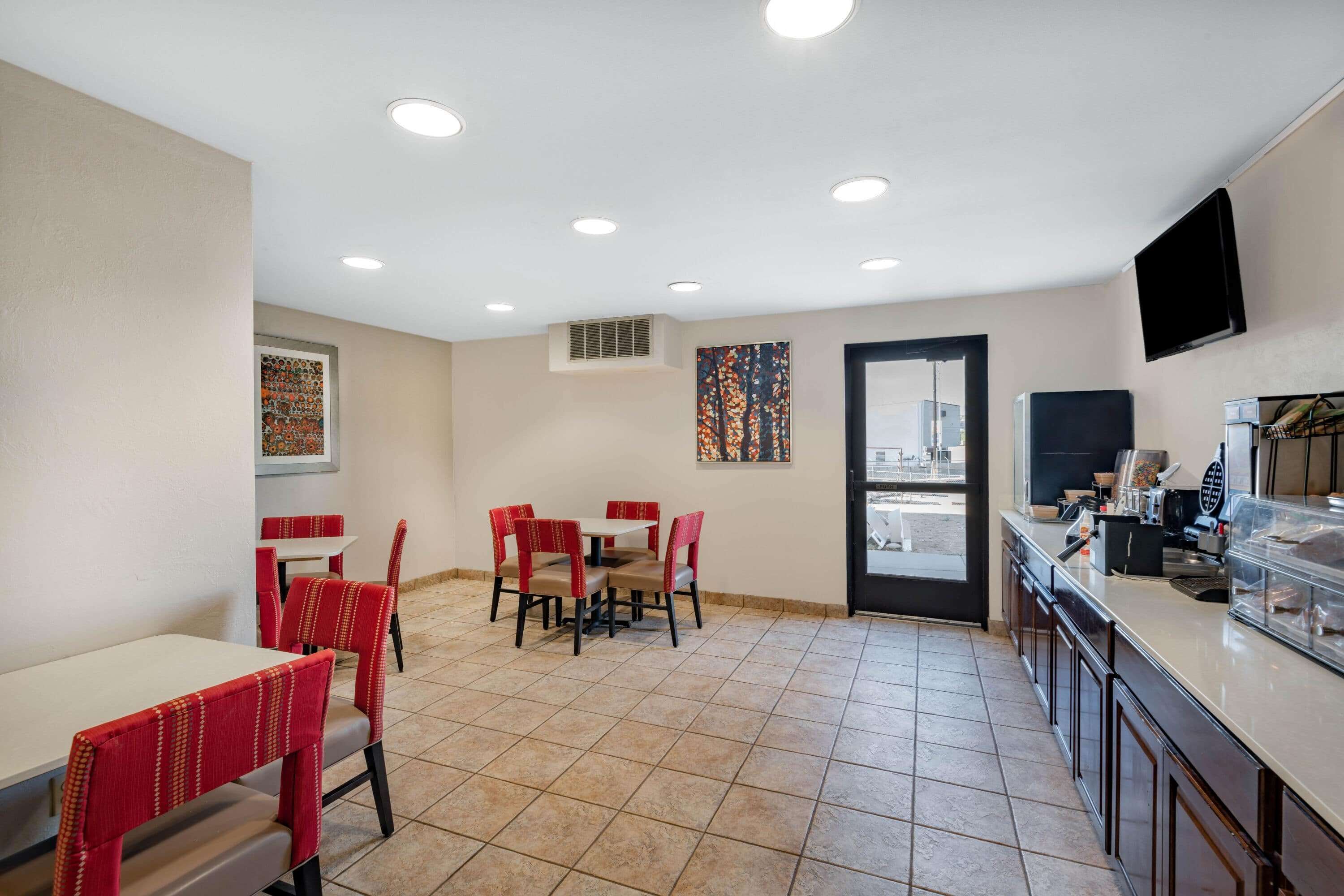 Café da manhã com buffet grátis todos os dias