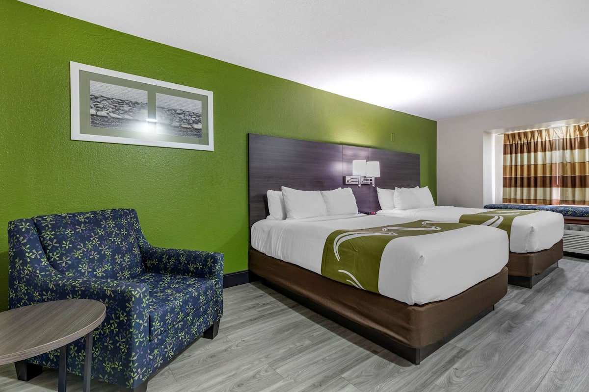 In-room safe, desk, iron/ironing board, free cots/infant beds