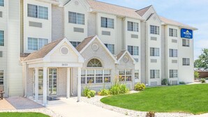 Exterior - Microtel Inn & Suites by Wyndham Green Bay (Green Bay)
