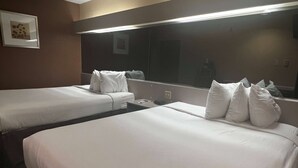 Meja kerja, ruang kerja ramah laptop, dan tempat tidur bayi gratis
