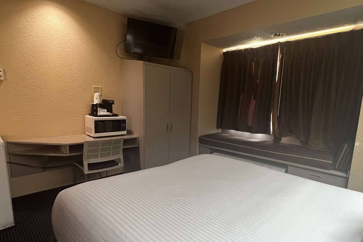 Desk, laptop workspace, cribs (free), rollaway beds (free)