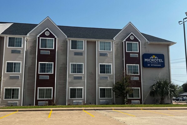 Exterior - Microtel Inn & Suites by Wyndham Houston (Houston)