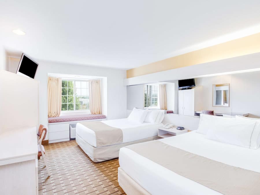 Skrivebord, skrivebord for bærbar PC og blendingsgardiner