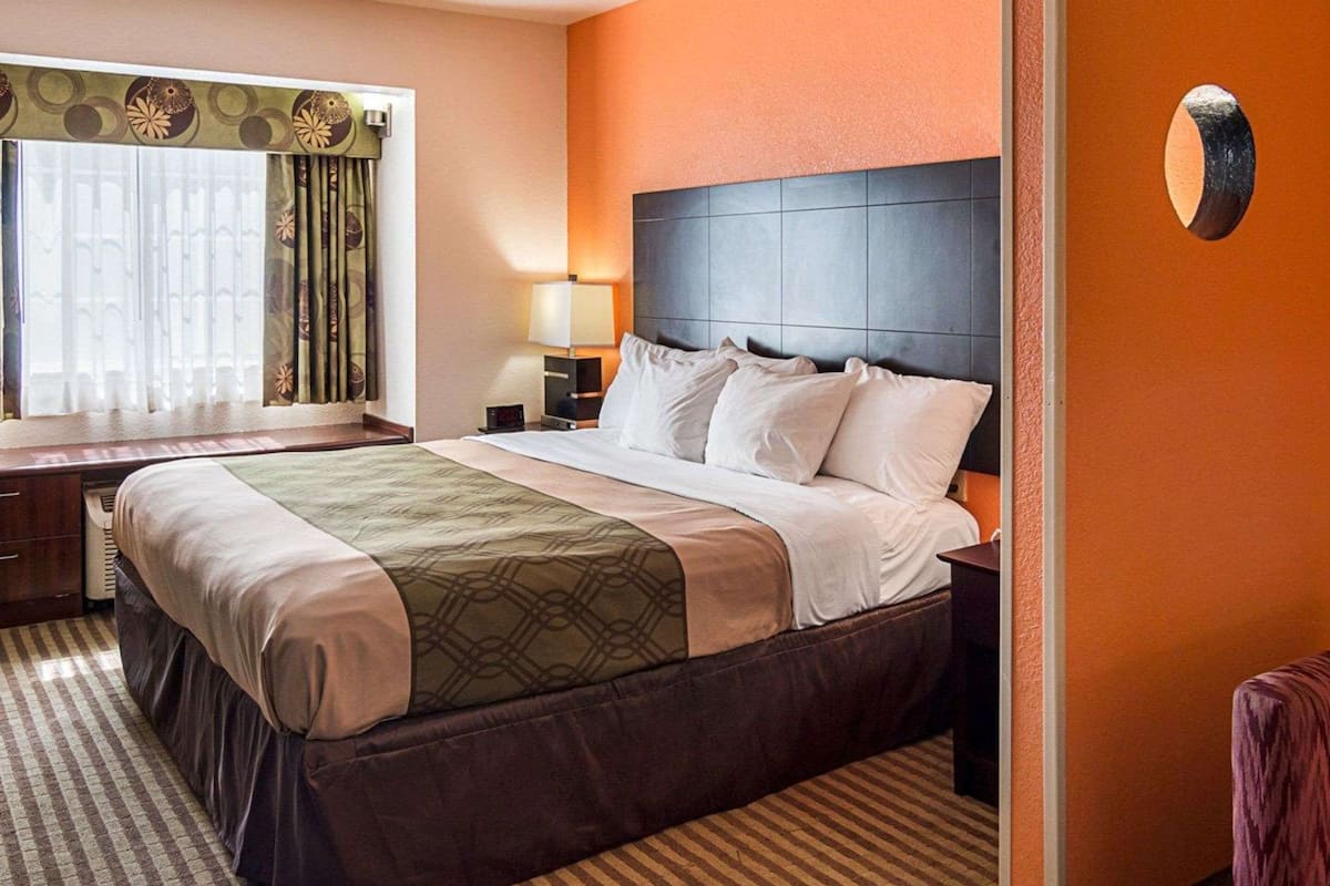 Desk, iron/ironing board, rollaway beds, free WiFi