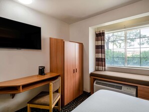Room, 1 Queen Bed, Non Smoking | Premium bedding, pillowtop beds, individually furnished, desk