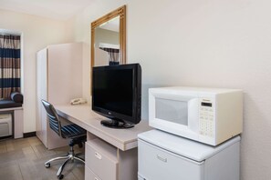 Room, 2 Queen Beds, Non Smoking | Room amenity