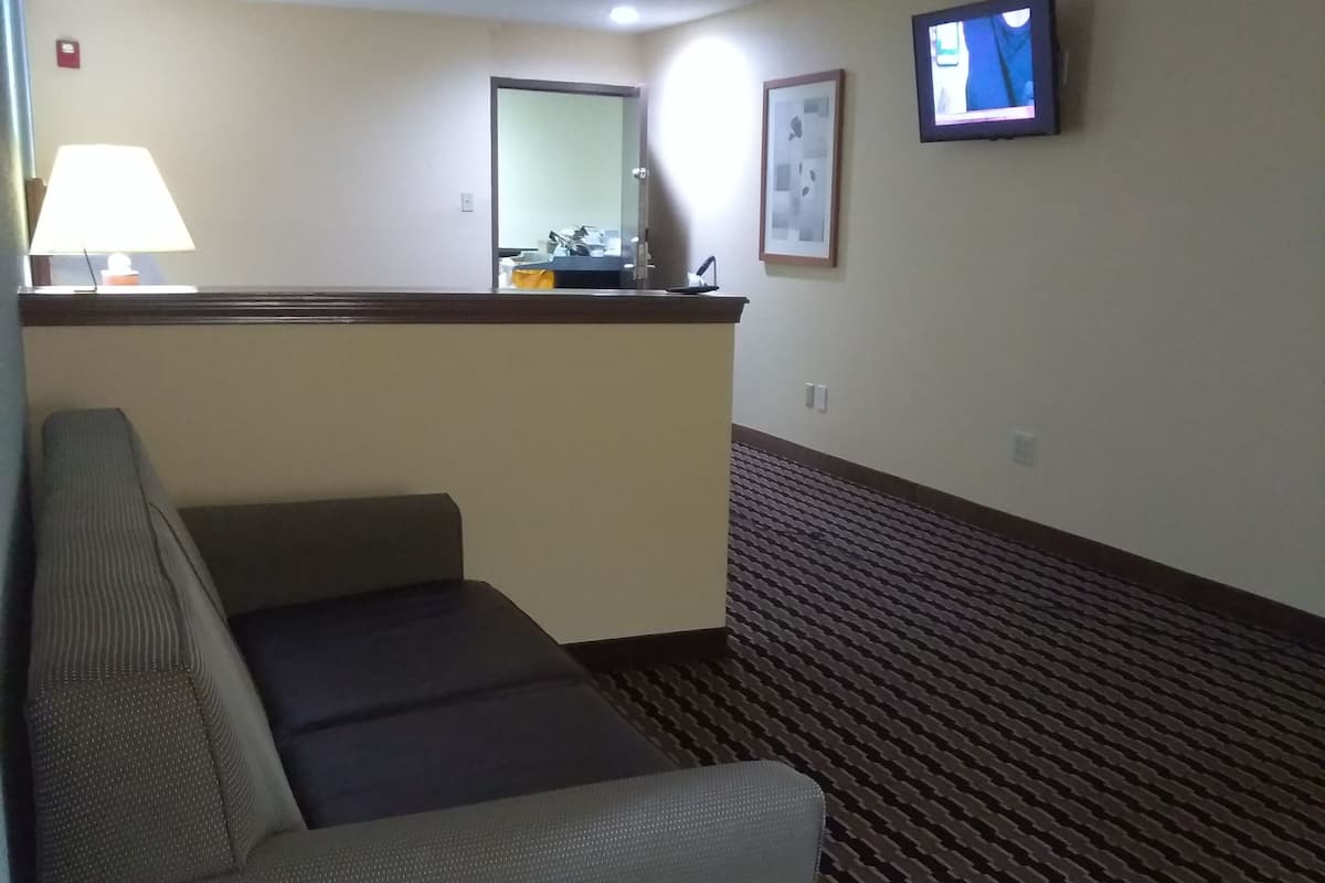 room | living area | 32-inch flat-screen tv with cable channels, tv