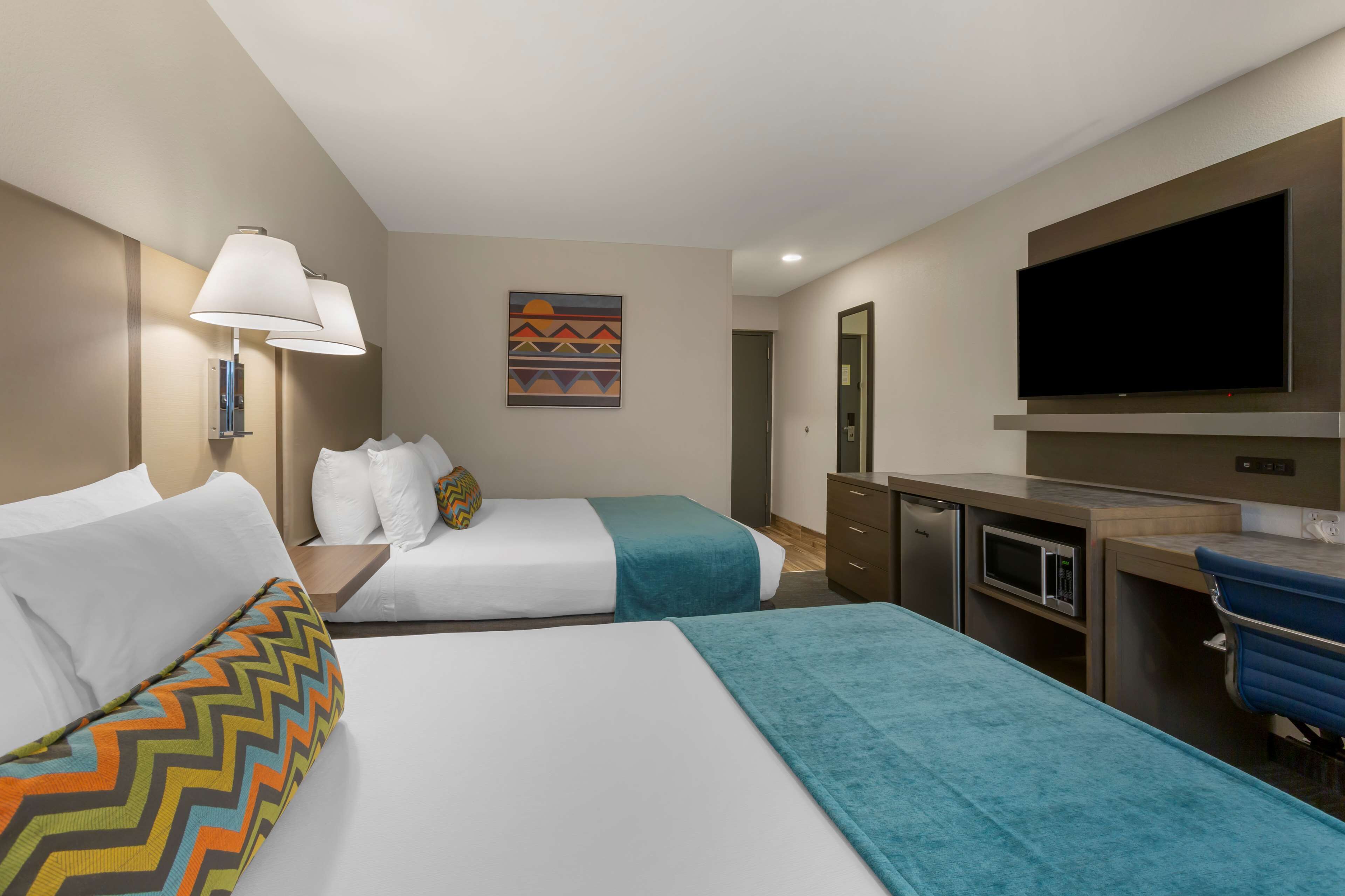 Escritorio y espacio para trabajar con un portátil