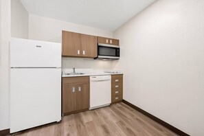 Suite, 1 Queen Bed, Non Smoking | Desk, iron/ironing board, free WiFi, bed sheets