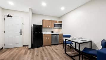 Room, 1 Queen Bed, Accessible, Non Smoking | Desk, iron/ironing board, free WiFi, bed sheets