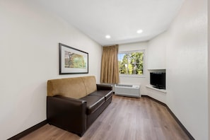 Suite, 1 Queen Bed, Non Smoking