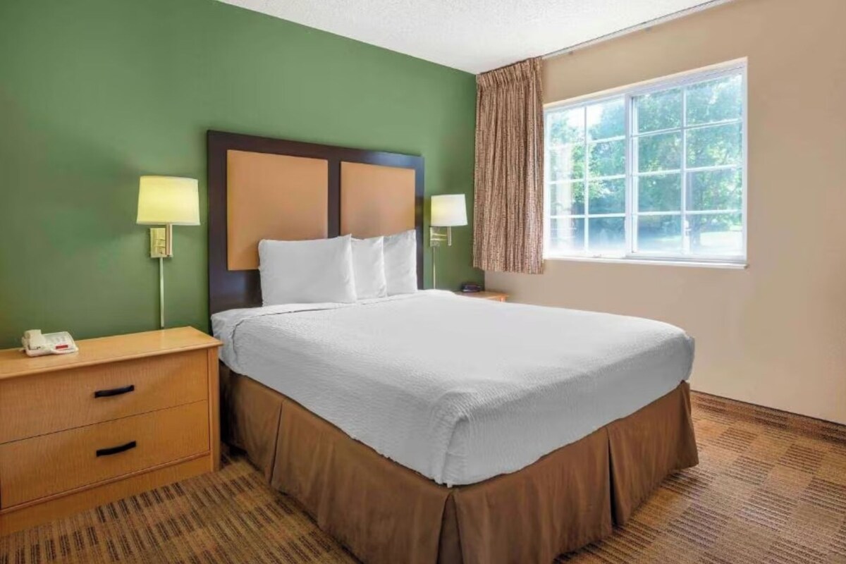 Room, 1 Queen Bed, Mobility Accessible, Smoking (Kitchen, Accessible Tub) | Desk, blackout drapes, iron/ironing board, WiFi (free)