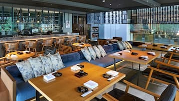 5 restaurants servant le petit déjeuner, le déjeuner et le dîner