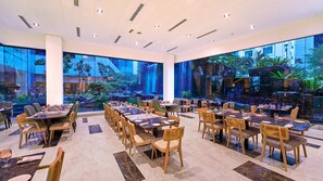 5 restaurants, breakfast, lunch, dinner served; Chinese cuisine 