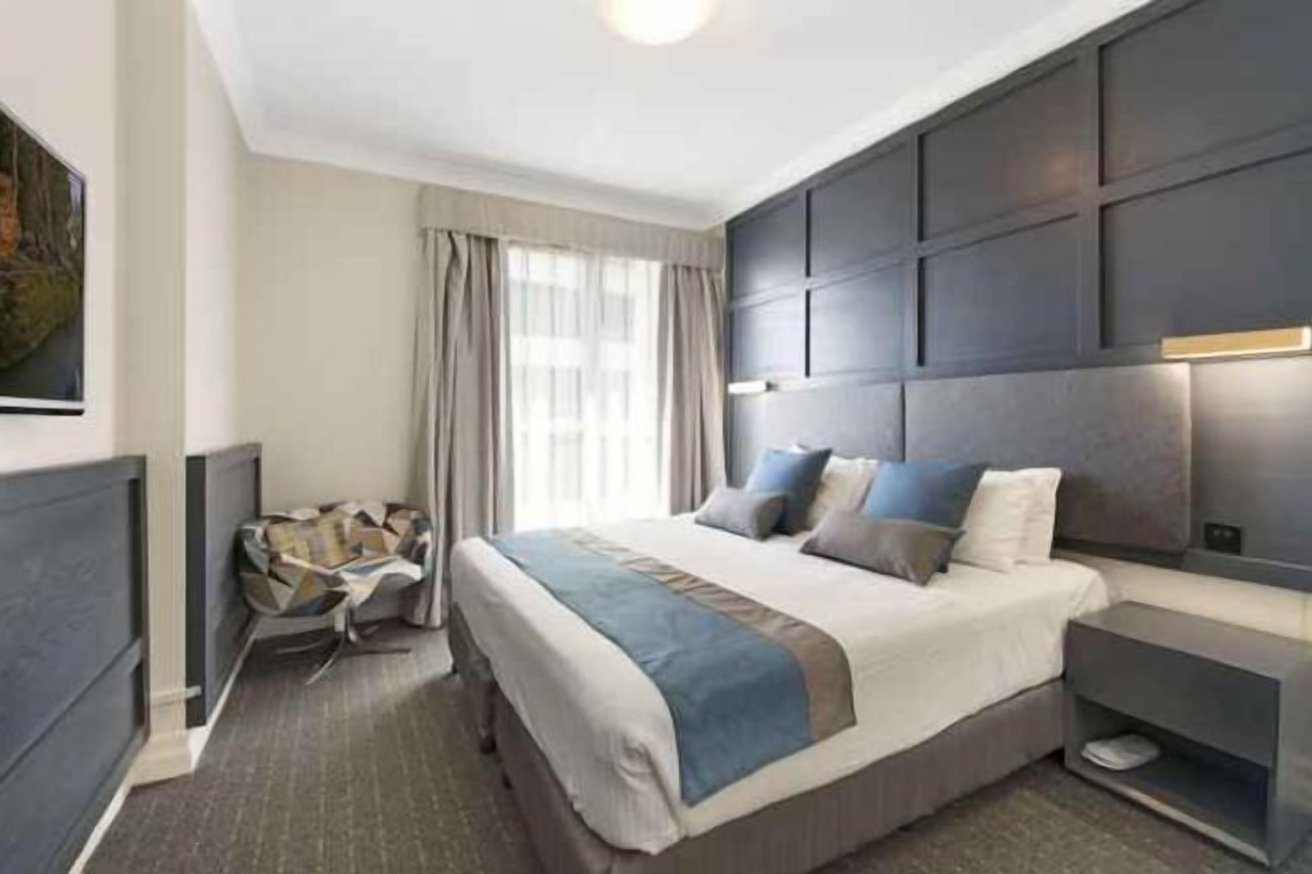 Premium bedding, minibar, in-room safe, desk