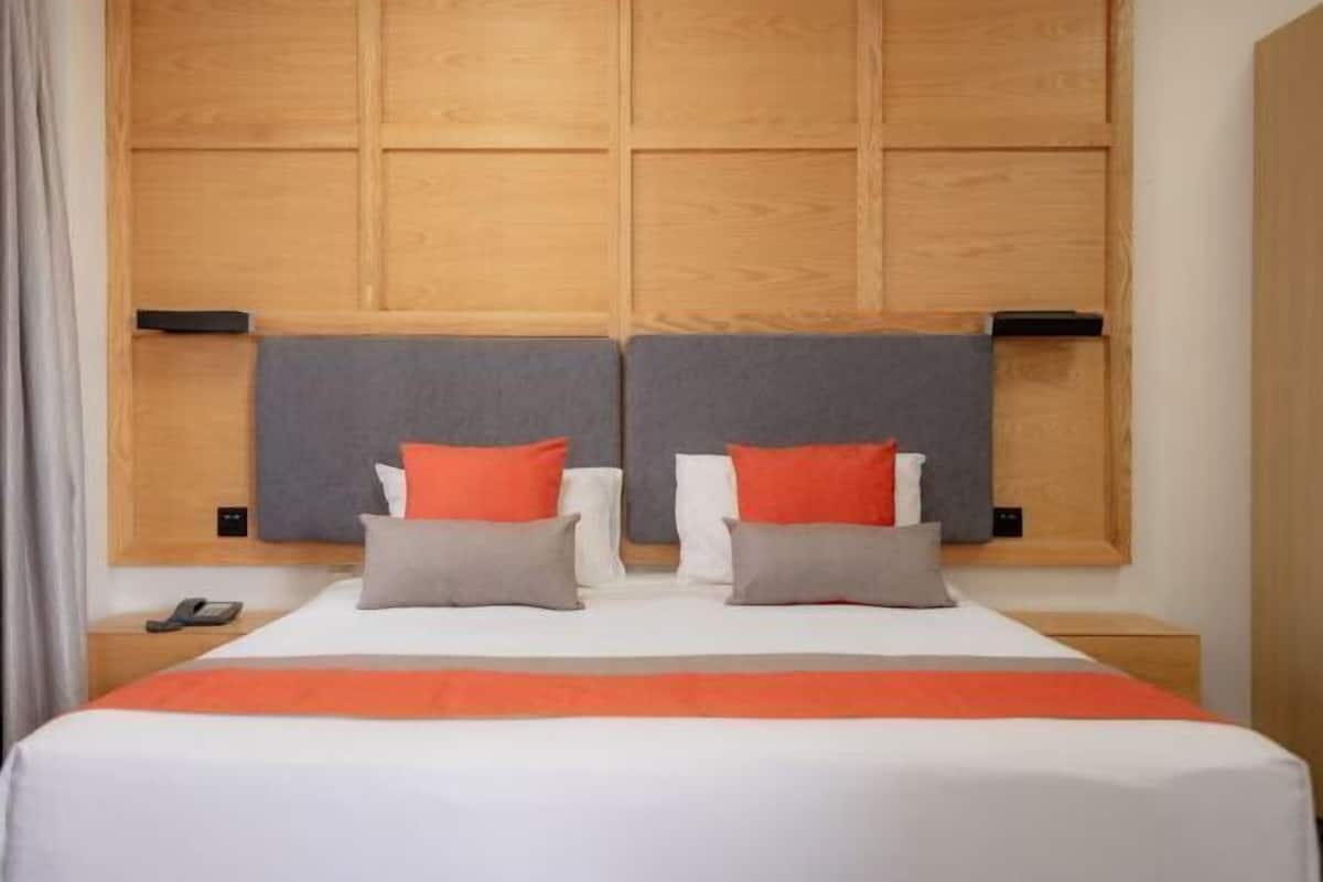 Hochwertige Bettwaren, Minibar, Zimmersafe, Schreibtisch