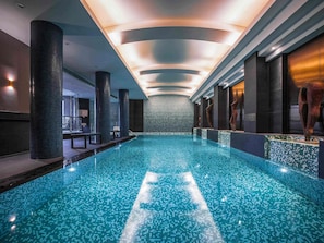Indoor pool - Quay West Suites Melbourne (Southbank)