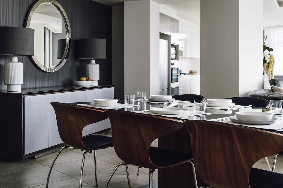 Apartamento premium, 3 quartos, sacada | Roupas de cama premium, edredons de pluma, cofres nos quartos