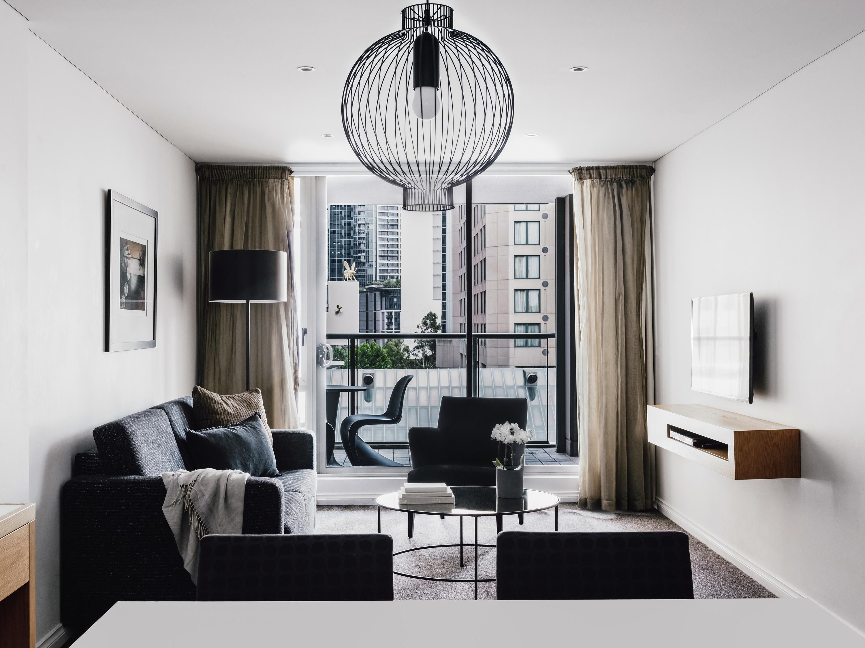 Leilighet – superior, 2 soverom, balkong (Floors 4 - 19, Kitchen) | Sengetøy av topp kvalitet, dundyner og safe på rommet