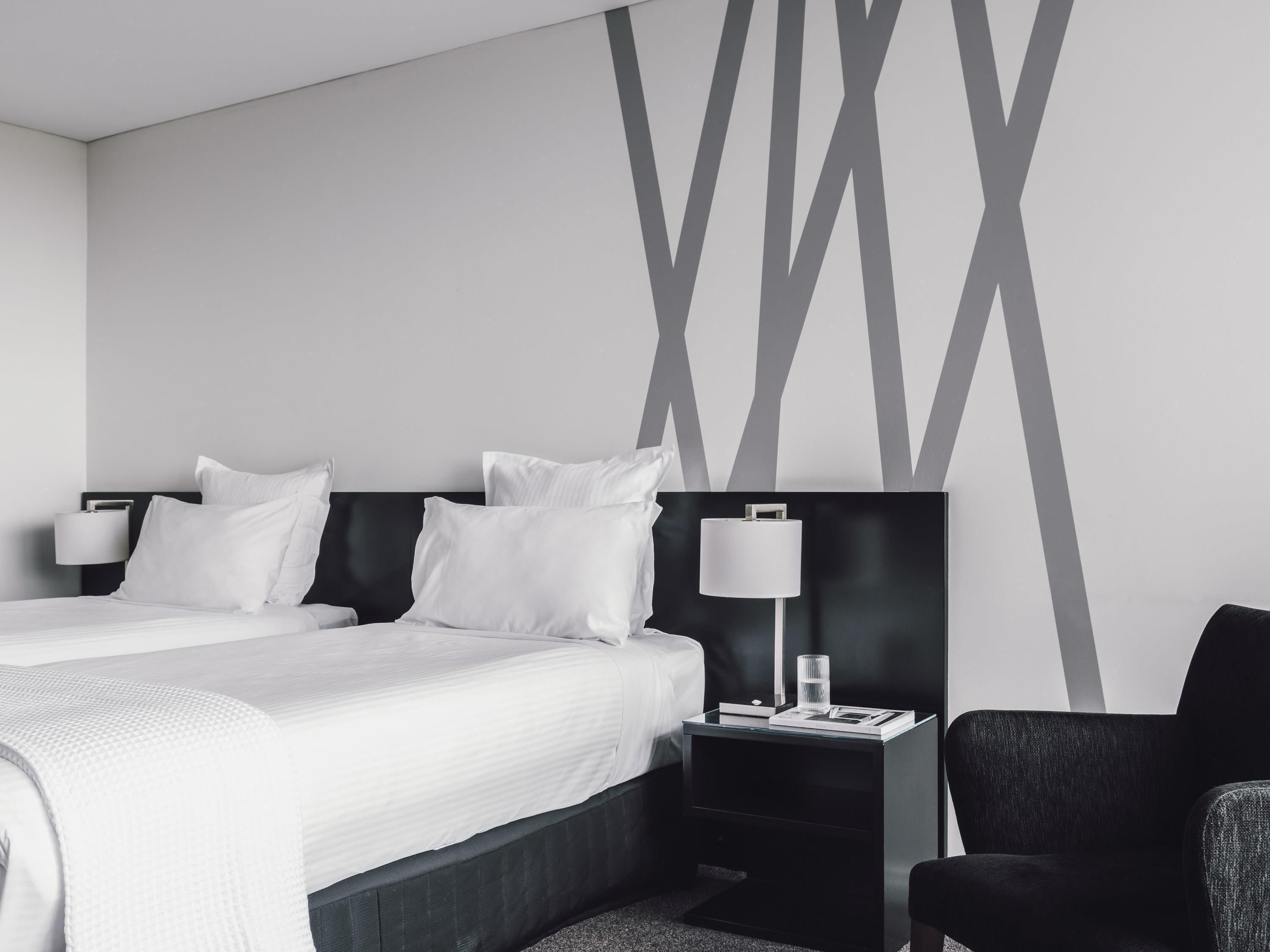 高档床上用品、羽绒被、客房内保险箱、笔记本电脑工作区