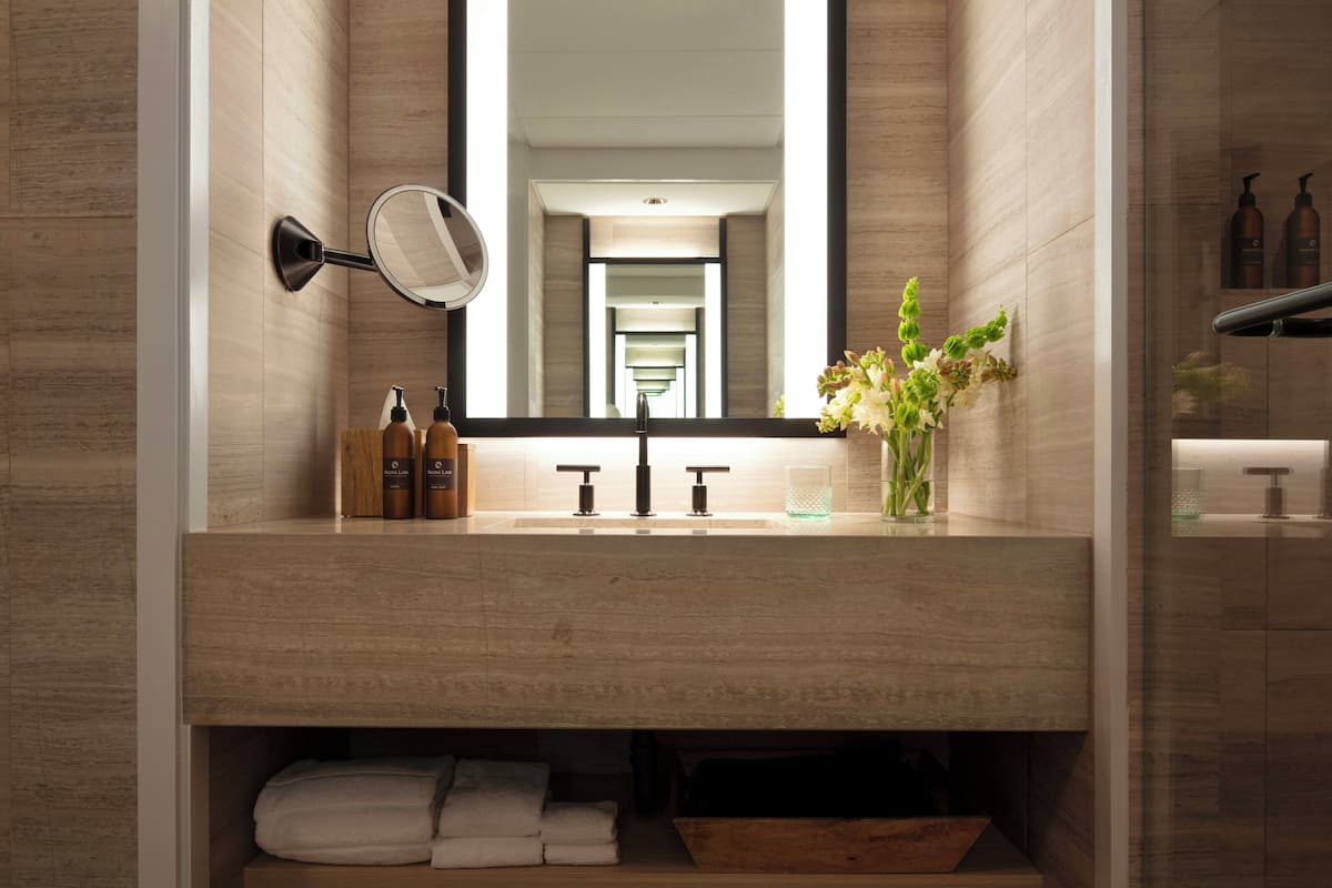 Premium bedding, minibar, in-room safe, iron/ironing board