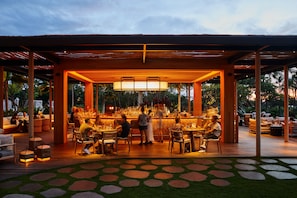2 restaurantes, café da manhã, culinária mediterrânea