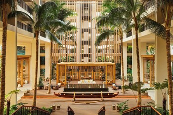 Hotel entrance and lobby at Mauna Lani, Auberge Collection