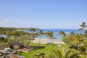 Property grounds at Mauna Lani, Auberge Resorts Collection
