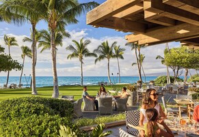 2 restaurantes; se sirve desayuno, almuerzo y cena; cocina mediterránea