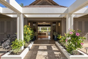 Premium bedding, minibar, in-room safe, iron/ironing board at Mauna Lani, Auberge Resorts Collection