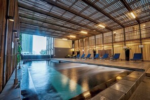 Innenpool, Liegestühle