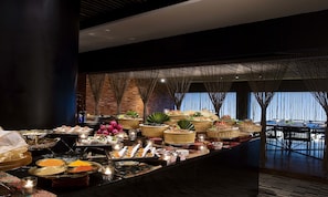 2 Restaurants, Frühstück, Mittagessen, lokale und internationale Küche